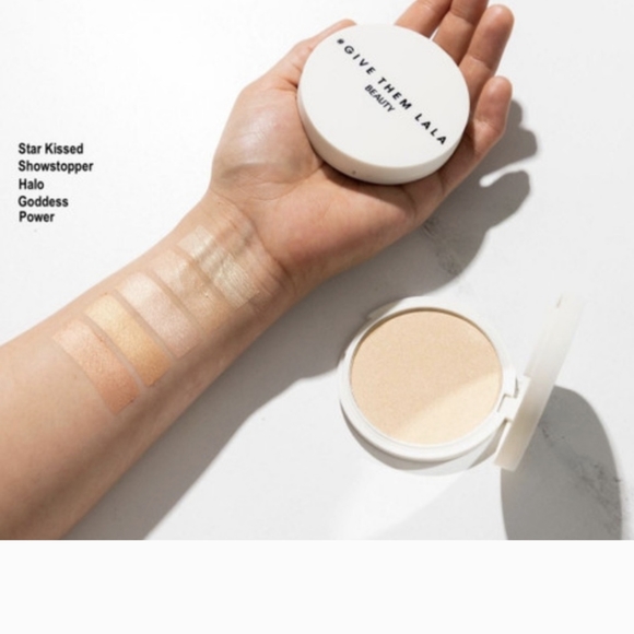 GIVE THEM LALA BEAUTY Pressed Highlighter in Showstopper - Picture 2 of 3